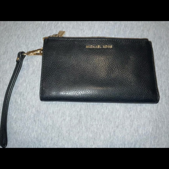 Michael Kors Adele Wristlet - Picture 2 of 7